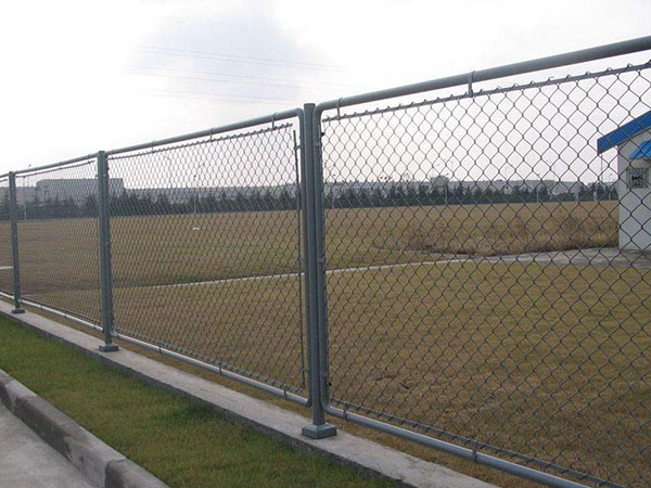 鐵絲網(wǎng)圍墻圖片1