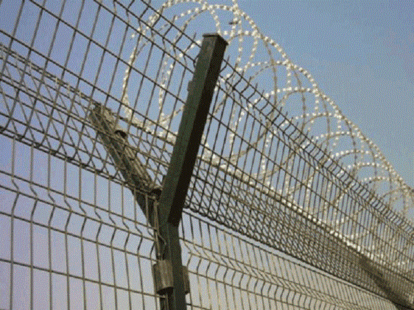 防攀爬防護(hù)欄