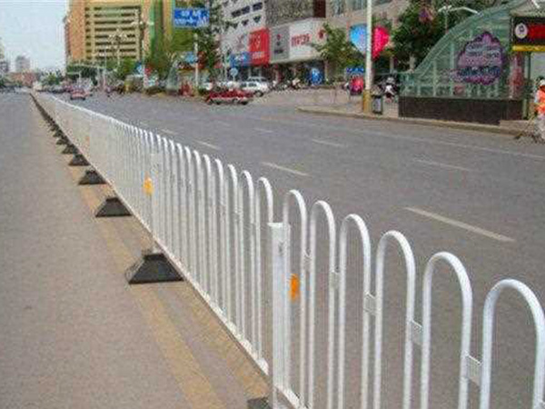 湖北隔離帶護(hù)欄網(wǎng)圖片4
