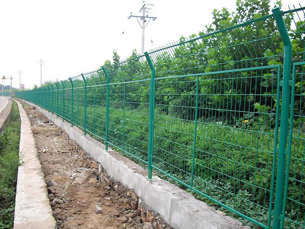 公路護(hù)欄網(wǎng)圖片7