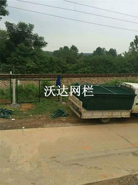 余姚滬昆鐵路貴州段防護柵欄護欄網(wǎng)項目圖片3