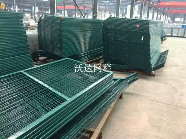 余姚滬昆鐵路貴州段防護柵欄護欄網(wǎng)項目圖片5