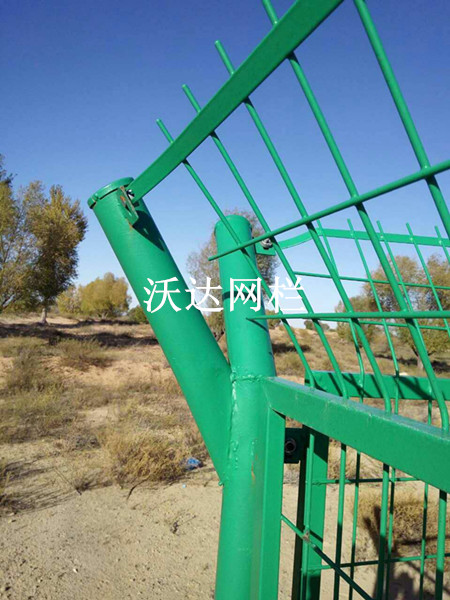 余姚內(nèi)蒙古烏拉特中旗油井護(hù)欄網(wǎng)工程圖片3