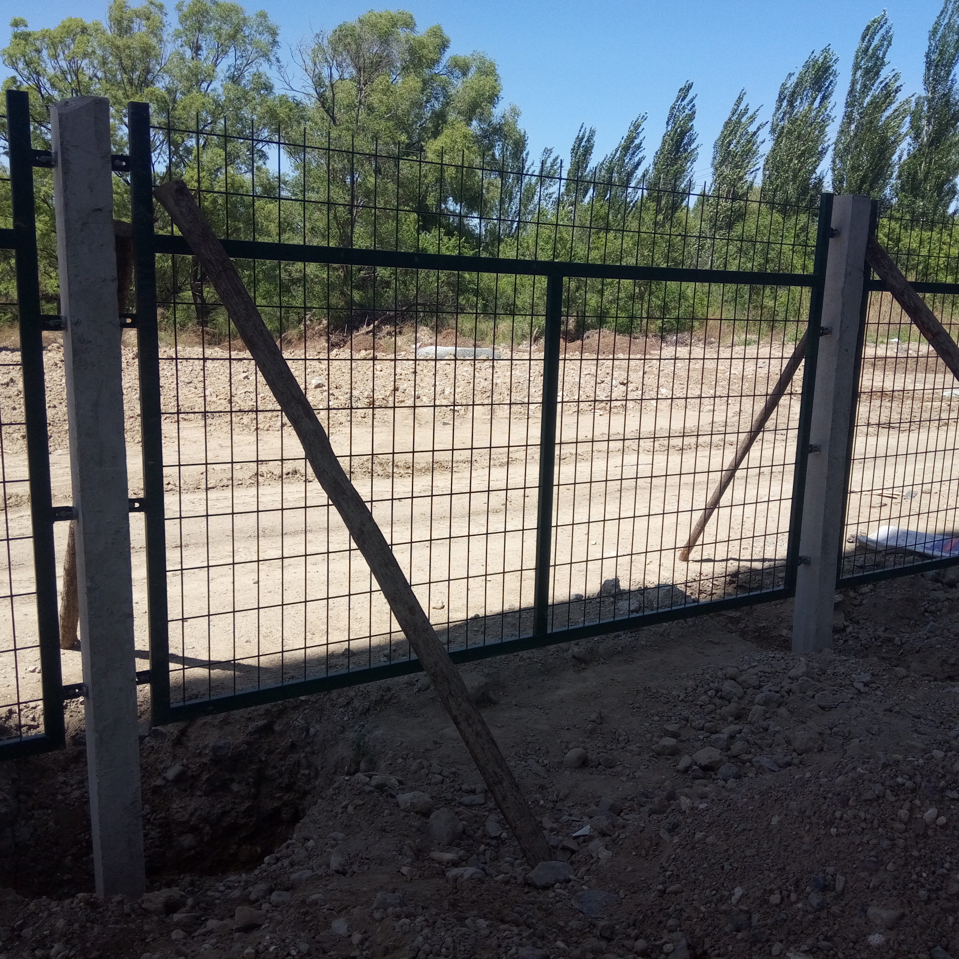 黃山鐵路橋下防護(hù)柵欄圖片2