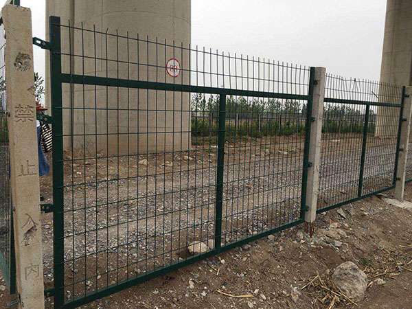 黃山鐵路橋下防護(hù)柵欄圖片3