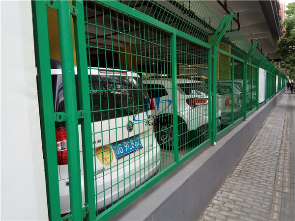 框架護(hù)欄網(wǎng)上海嘉定項(xiàng)目工程案例圖片2