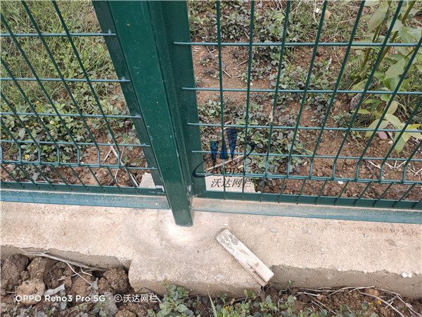 云南機(jī)場(chǎng)鋼筋網(wǎng)圍界護(hù)欄網(wǎng)圖片3