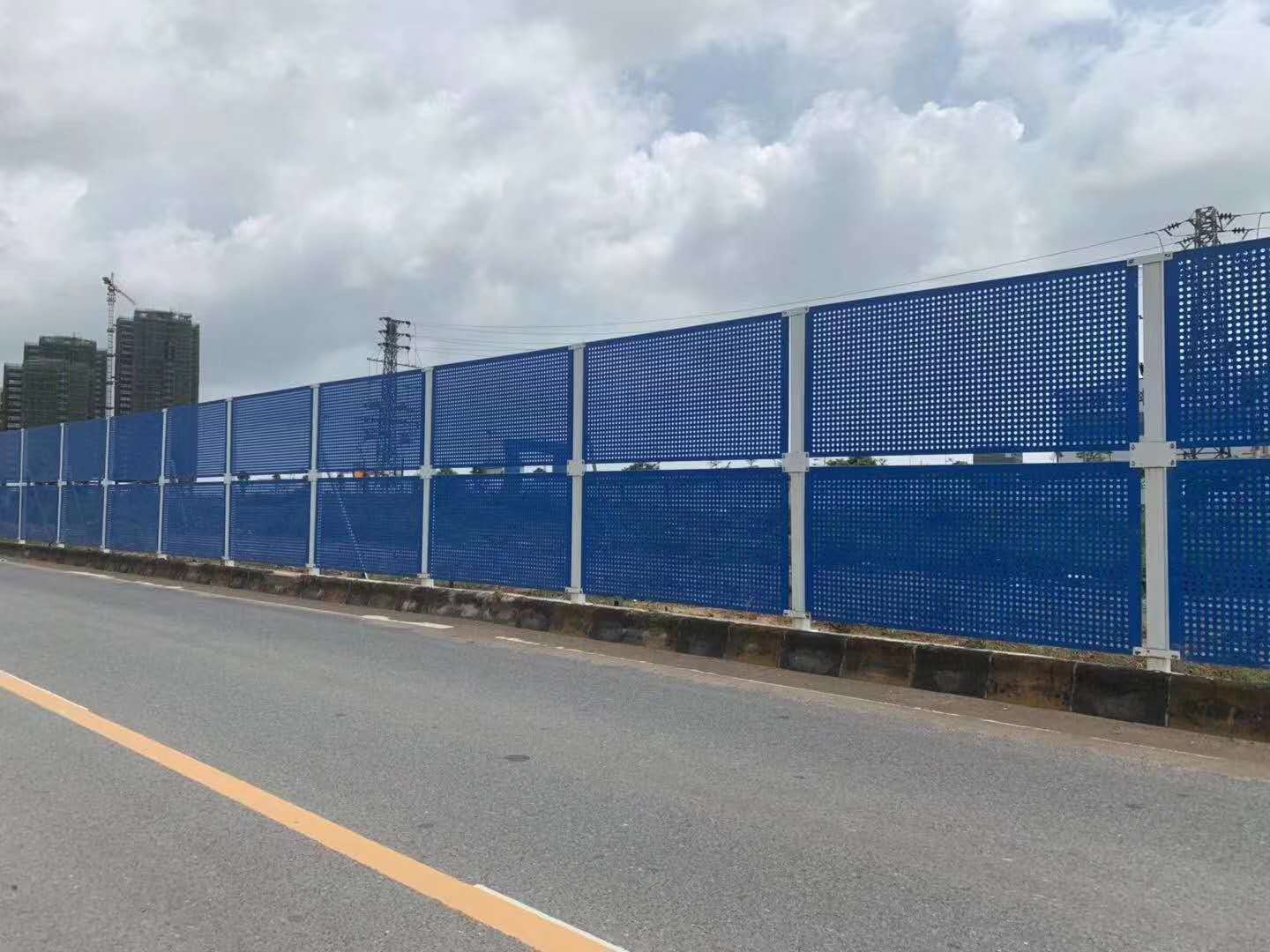 沖孔網護欄圖片1