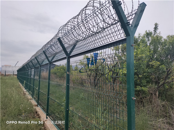 機(jī)場隔離柵圖片2