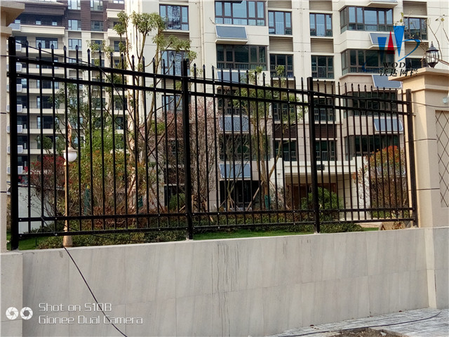 圍墻鐵藝護(hù)欄圖片6