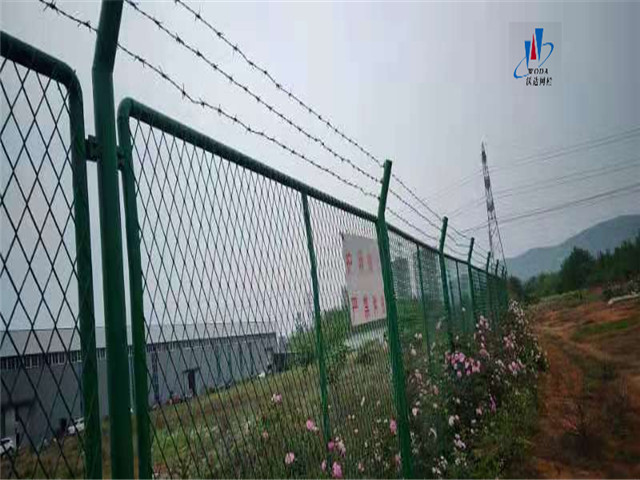 鋼板網(wǎng)護(hù)欄圖片3