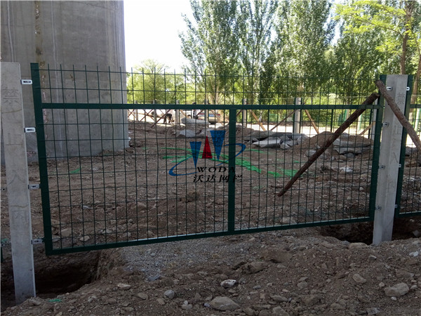 鐵路護欄_金屬柵欄網片工程案例圖片2