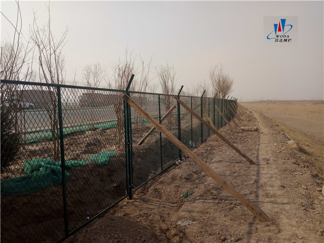 余姚北京大興機(jī)場(chǎng)附近河道護(hù)欄網(wǎng)案例圖片7