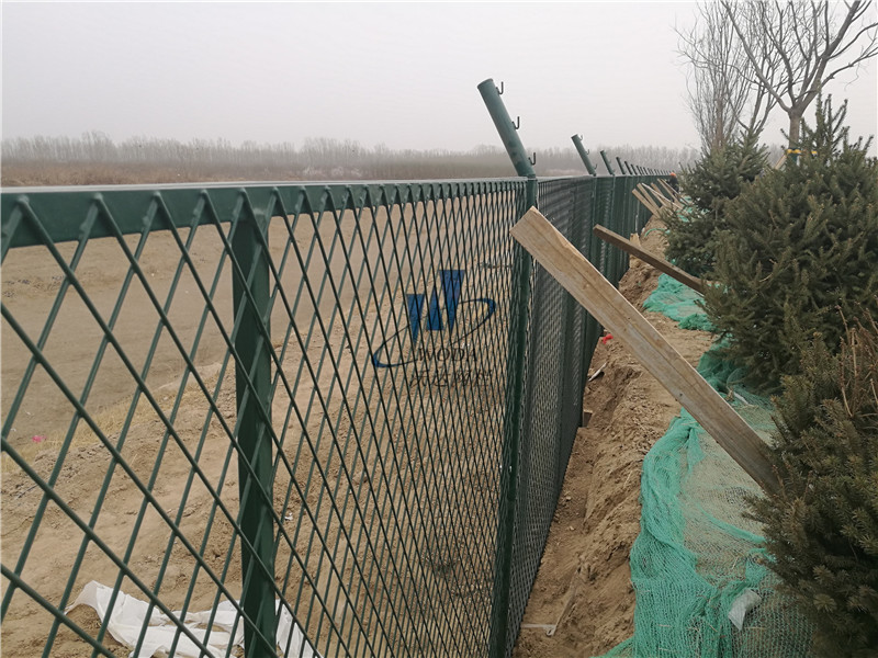余姚北京大興機(jī)場(chǎng)附近河道護(hù)欄網(wǎng)案例圖片8