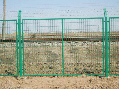 浸塑鐵路防護(hù)柵欄 (1).jpg