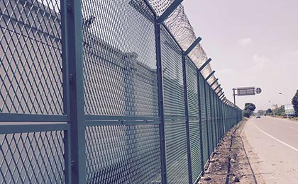 菱形孔隔離網(wǎng)